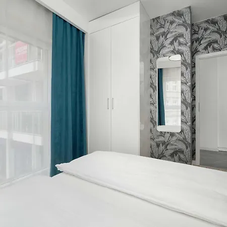 Nowoczesny Z Balkonem W Centrum By Renters Vratislav