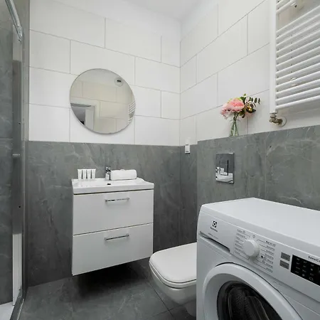 Apartment Nowoczesny Z Balkonem W Centrum By Renters Wroclaw